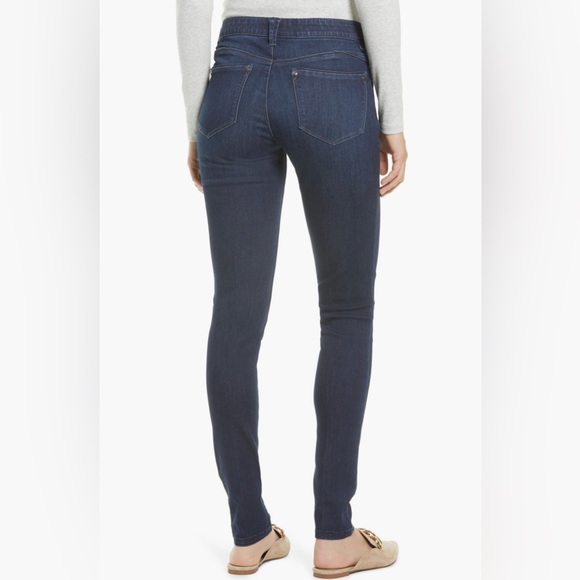 Wit & Wisdom Ab-Solution Skinny Jeans • Dark Wash • Size 6P - Picture 2 of 7